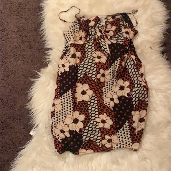 dres can be loose for any size between L to small - Picture 1 of 2